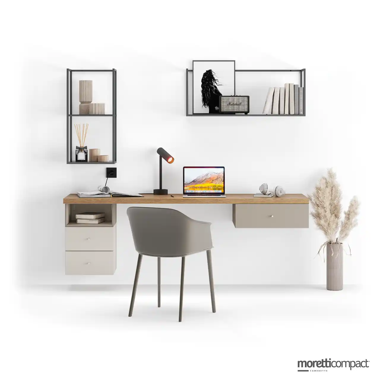Scrivania con Wallbox sospesi come supporti e Airframe