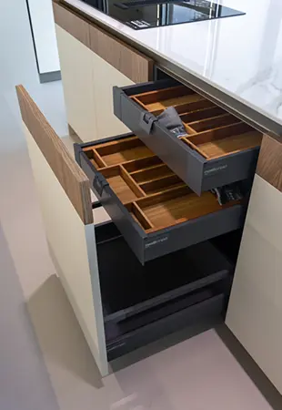 Cestone con cassetti interni