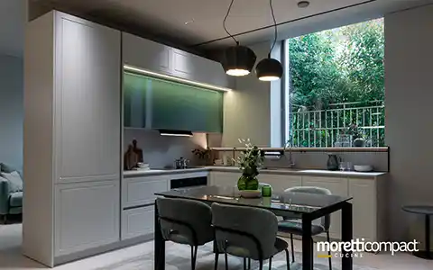 Cucina ad angolo con sistema Wall-Panel
