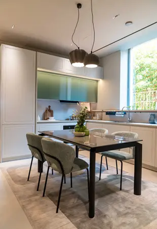 Tavolo con piana in Pietra Gray