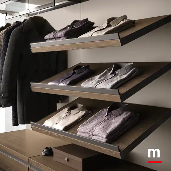 Ripiani inclinati porta camice