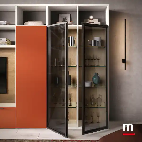 Ante vetro con ripiani vetro e schienali legno