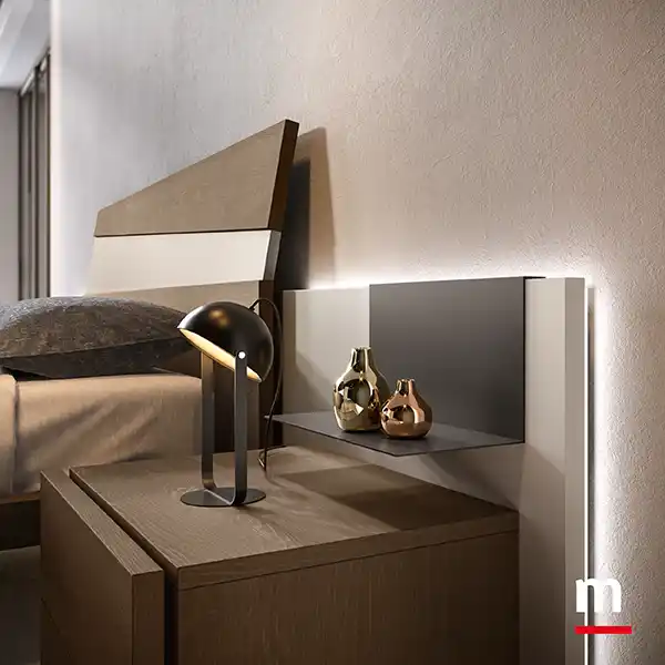 Pannello con luce a led e mensola in metallo