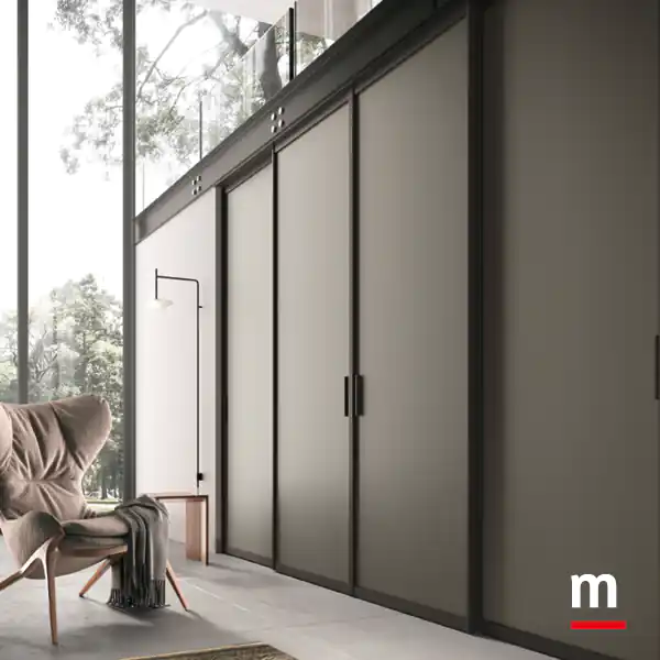 Portale con ante chiuse