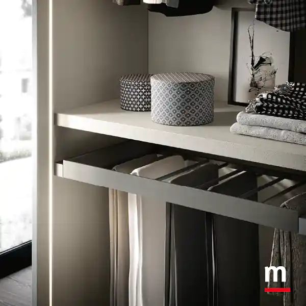 Elemento estraibile porta gonne e pantaloni