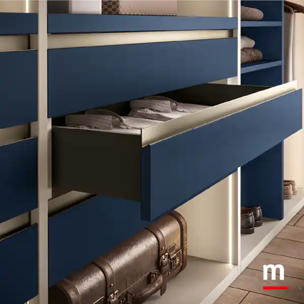 Cassetto con maniglia incorporata