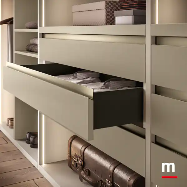 Maniglia gola su cassetti