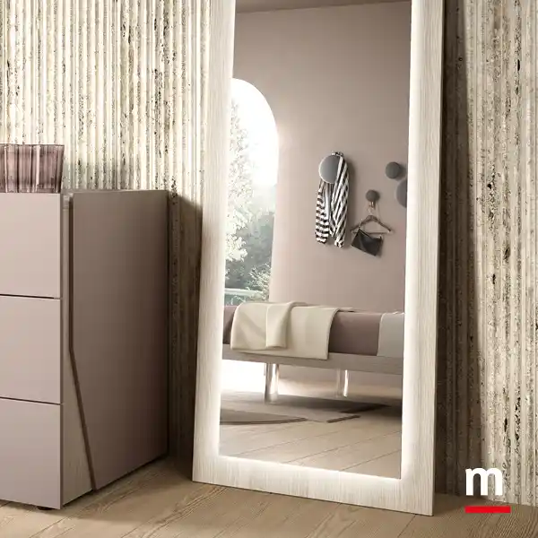 Specchio su pannello retroilluminato