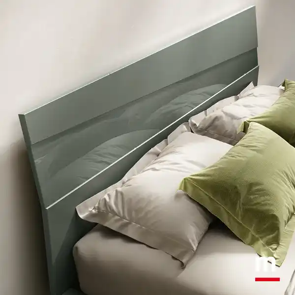 Letto Icaro con inserto in laccato lucido
