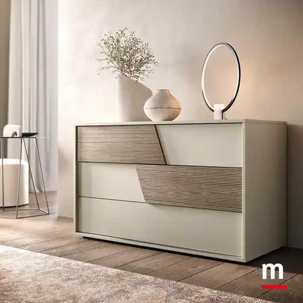 Comò Gemma con pannello rigatino applicato