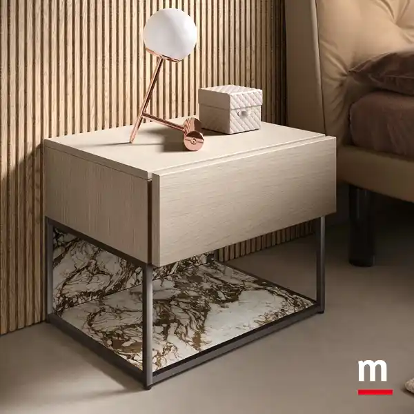 Comodino su basamento metallo