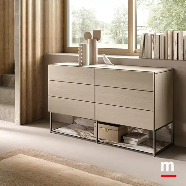 Comò su basamento metallo